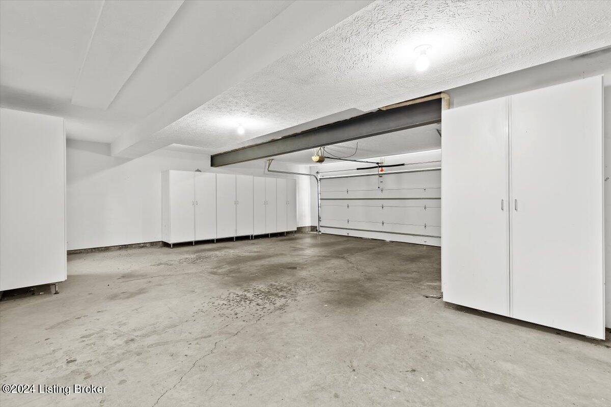 821 Foxgate Road Louisville, KY 40223 - Photo 36 of 41 38-821 Foxgate Rd-38