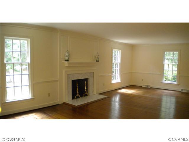 Living Room - Freshly Painted Living Room - Has Fo