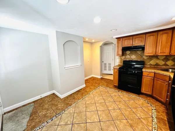 $3,000 | 199 Andover Street, Unit 1, Andover, MA 01810