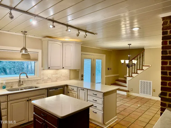 $798,850 | 244 Roscommon Drive, Bristol, TN 37620