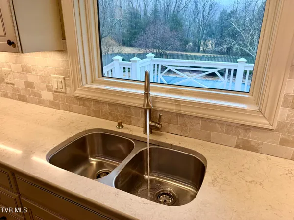 $798,850 | 244 Roscommon Drive, Bristol, TN 37620