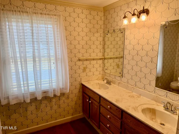 $798,850 | 244 Roscommon Drive, Bristol, TN 37620