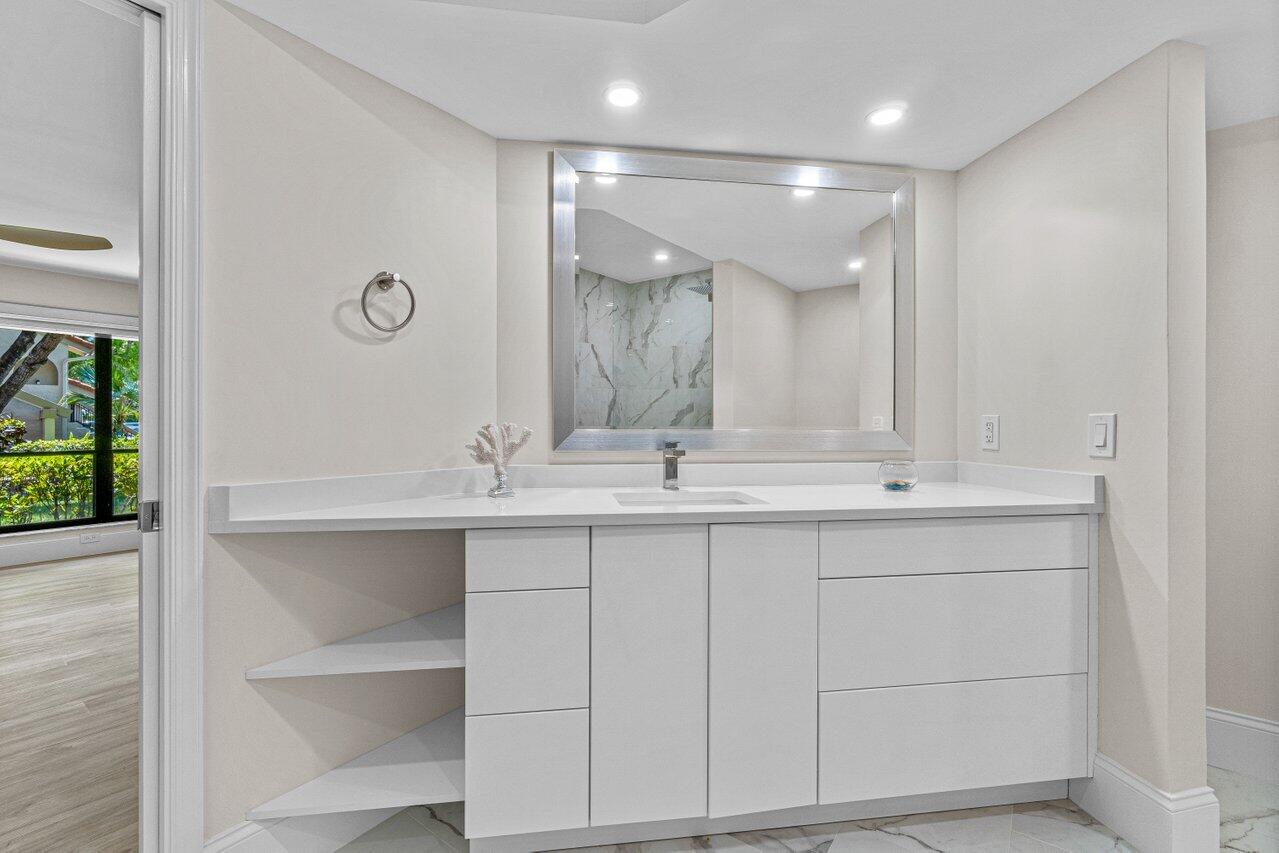 5560 Coach House Circle, Unit B Boca Raton, FL 33486 - Photo 19 of 30 QUARTZ VANITY