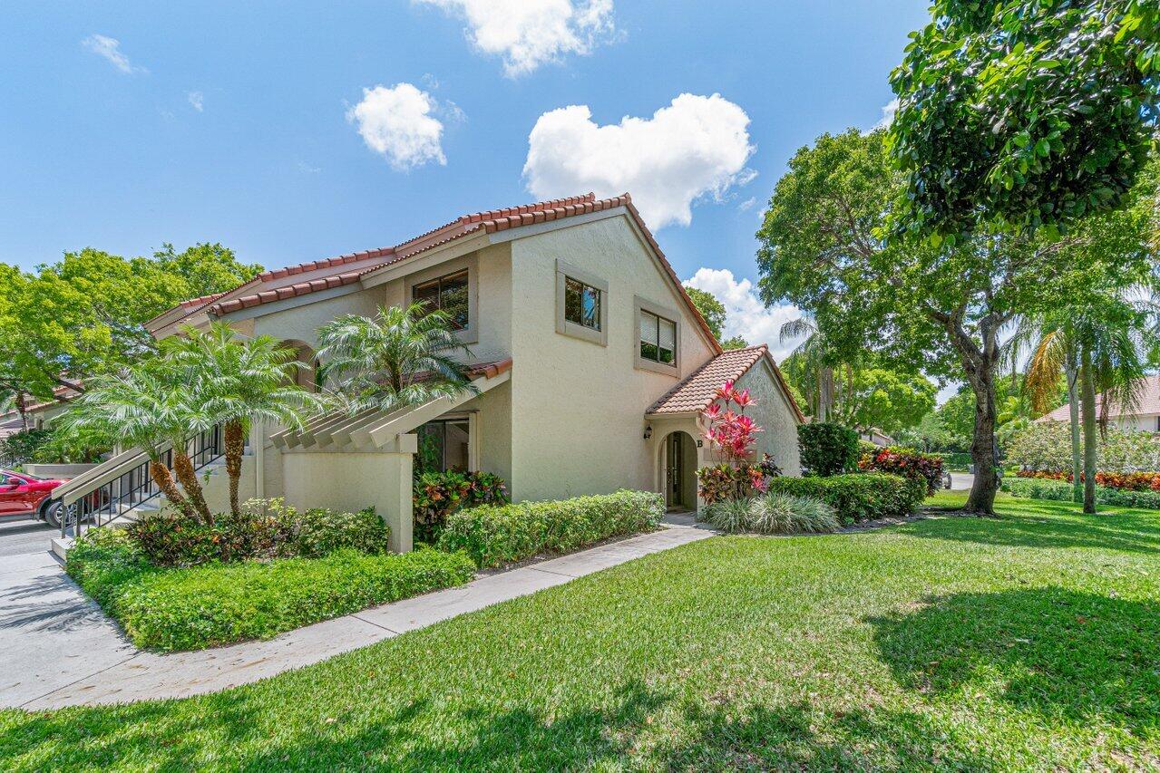 5560 Coach House Circle, Unit B Boca Raton, FL 33486 - Photo 2 of 30 PRIVATE LOCATIONNNN