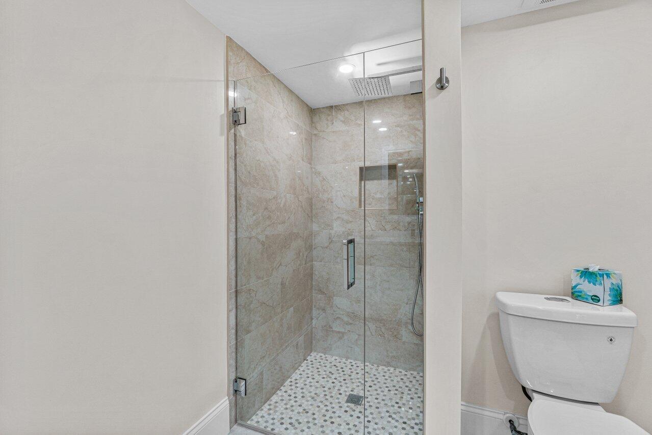 5560 Coach House Circle, Unit B Boca Raton, FL 33486 - Photo 24 of 30 CUSTOM WALK IN TILED SHOWER