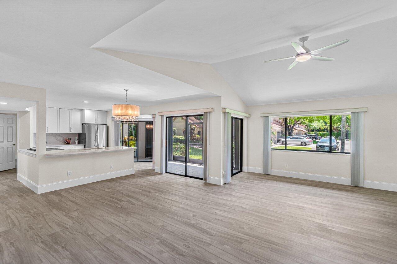 5560 Coach House Circle, Unit B Boca Raton, FL 33486 - Photo 5 of 30 VAULTED CEILING IN LIVING ROOM