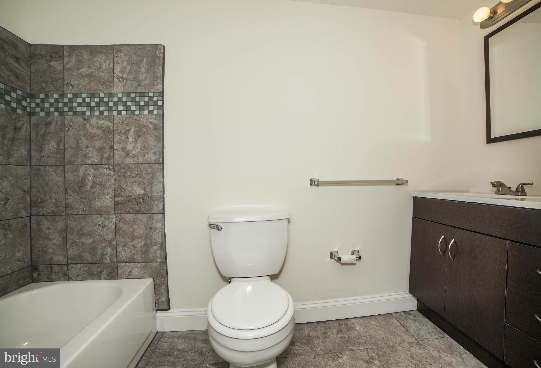 1912 Swansea Road Baltimore, MD 21239 - Photo 15 of 28 Bath