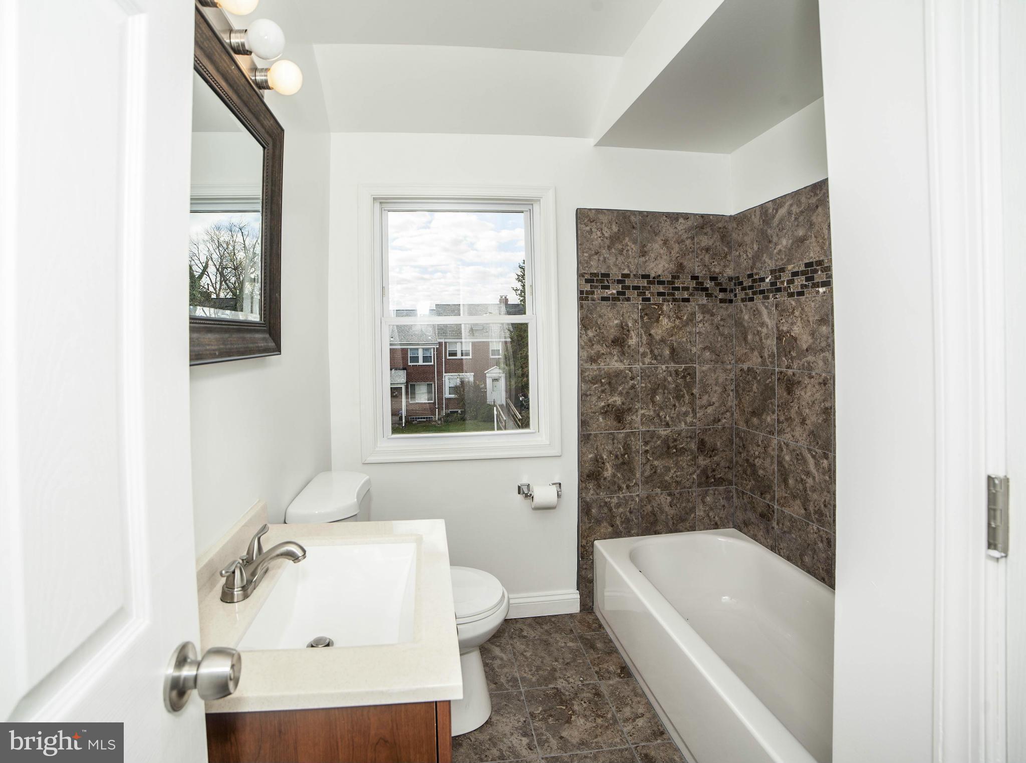 1912 Swansea Road Baltimore, MD 21239 - Photo 18 of 28 Bath