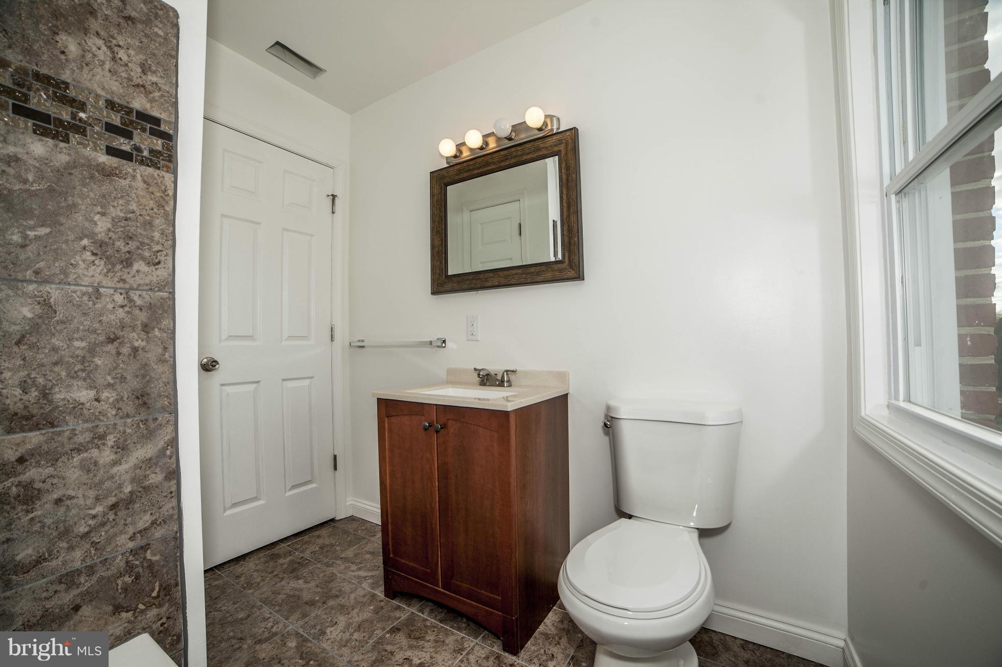 1912 Swansea Road Baltimore, MD 21239 - Photo 19 of 28 Bath