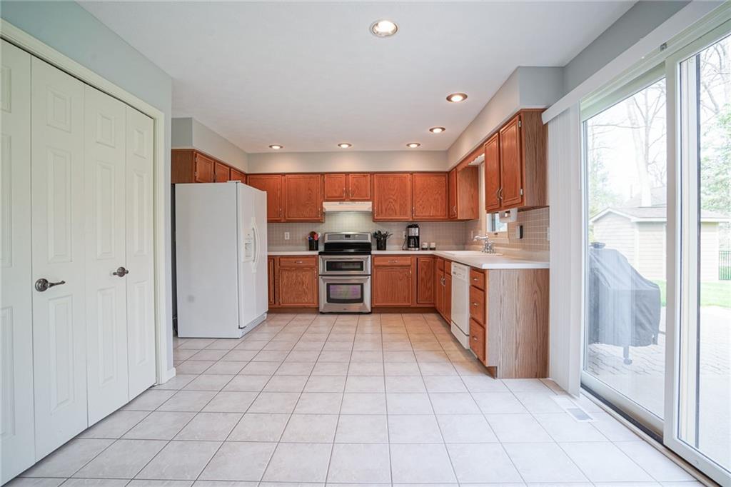 7622 Meadow Ridge Drive Fishers, IN 46038 - Photo 11 of 43 Gallery Image 11