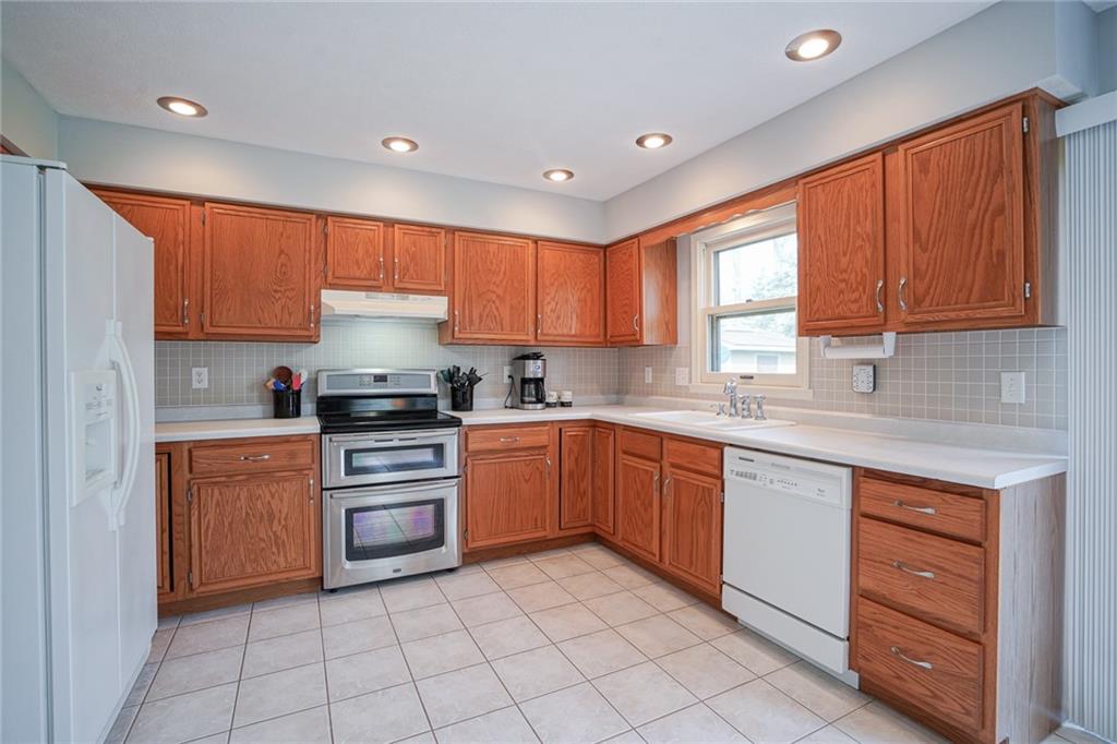 7622 Meadow Ridge Drive Fishers, IN 46038 - Photo 12 of 43 Gallery Image 12