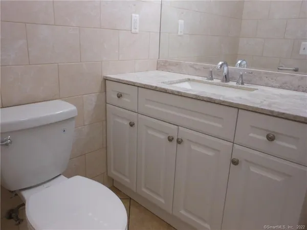 $2,300 | 277 Whisconier Road, Unit B, Brookfield, CT 06804