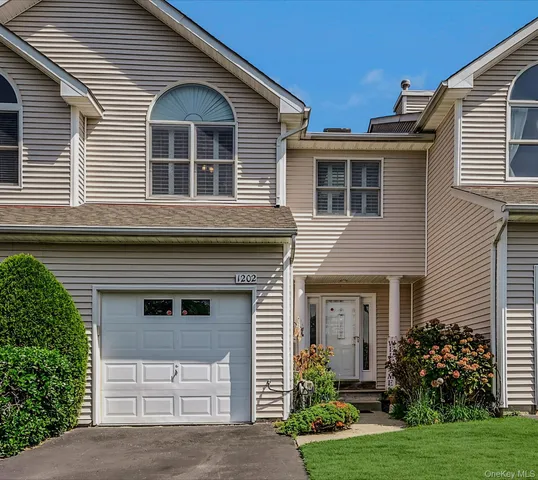 $579,000 | 1202 Willow Pond Drive, Riverhead, NY 11901