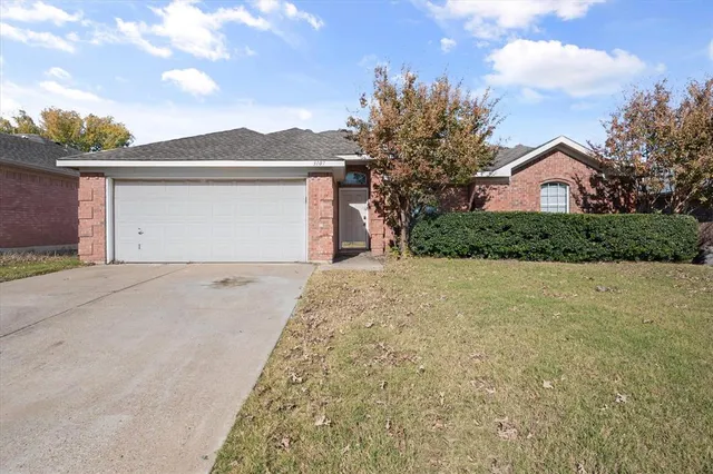 $2,000 | 3107 Dove Valley Lane, Mansfield, TX 76063
