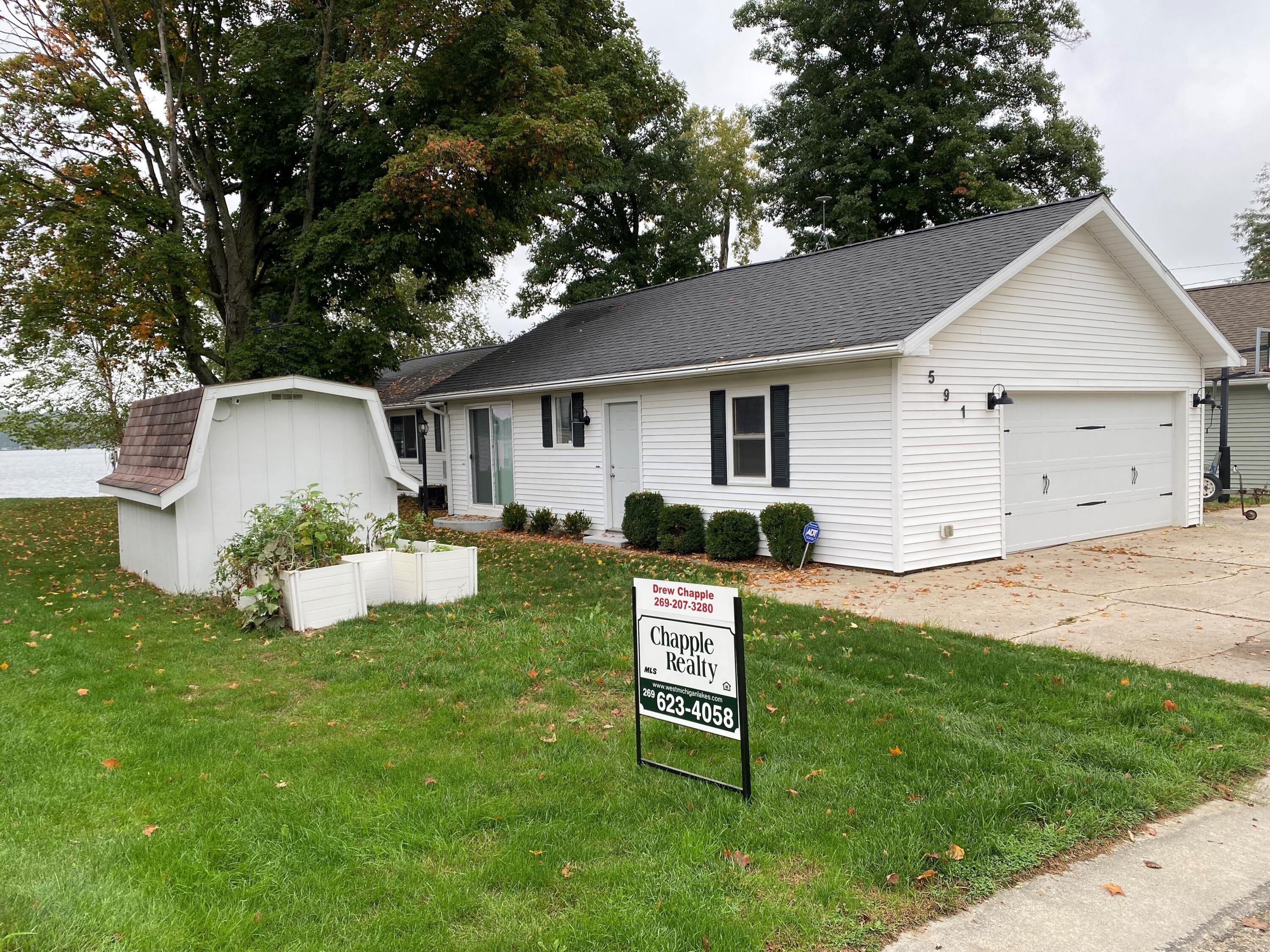 591 Harrington Road Delton, MI 49046 - Photo 2 of 32 18
