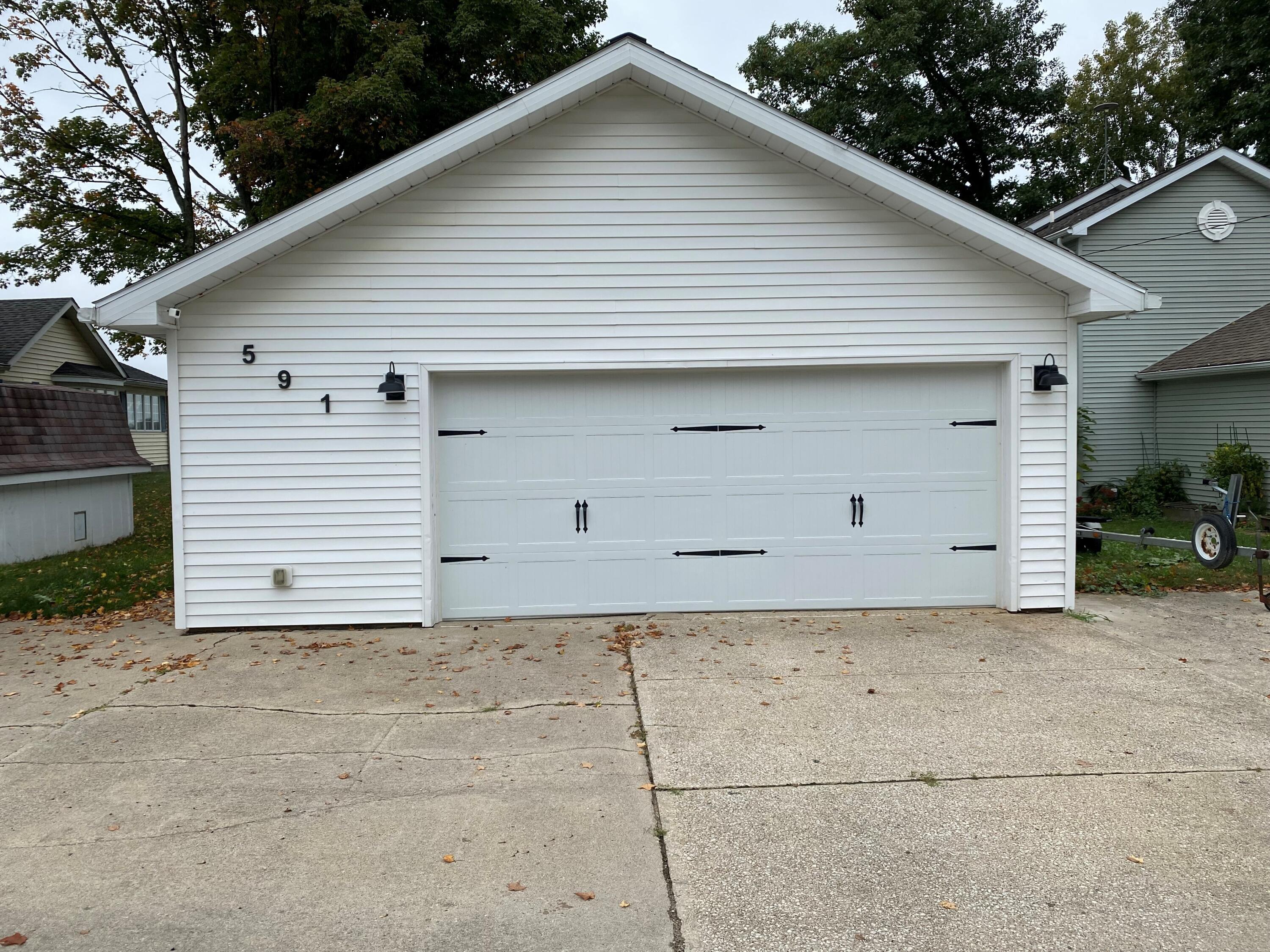 591 Harrington Road Delton, MI 49046 - Photo 4 of 32 21