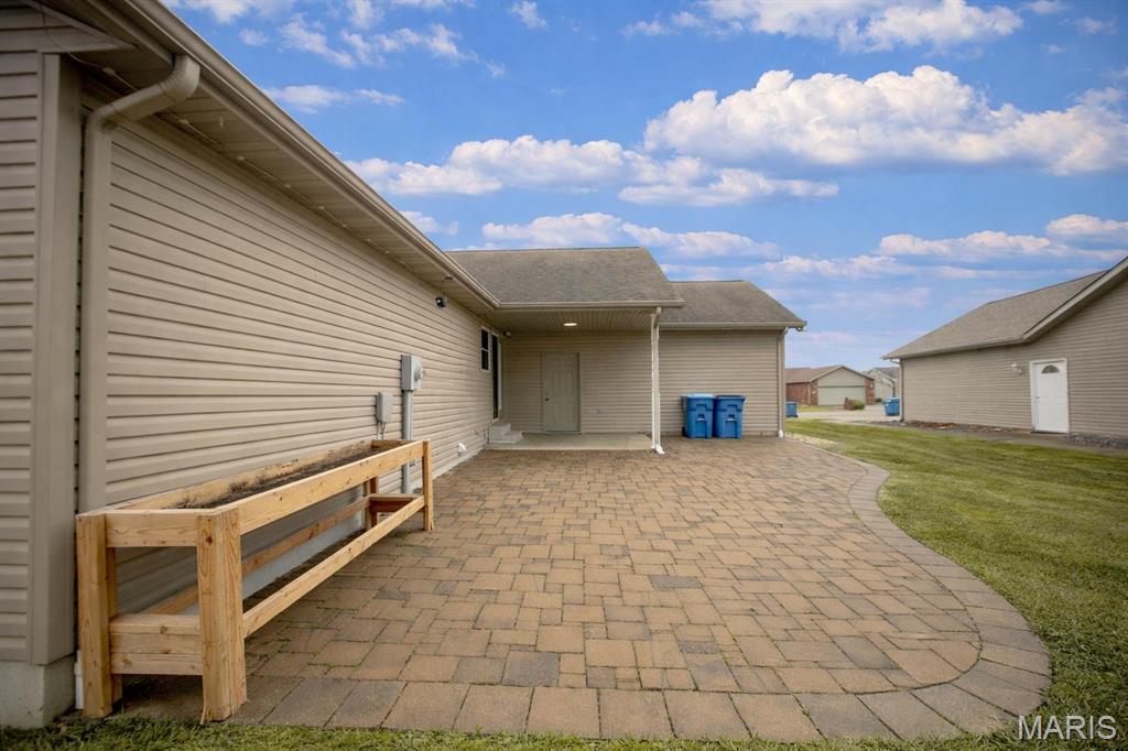 5 North Porte Drive Highland, IL 62249 - Photo 5 of 38