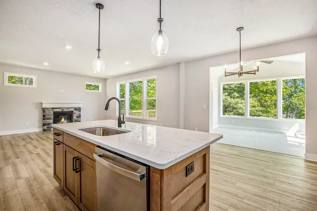 $714,900 | 5479 Ada Drive Southeast, Ada, MI 49301