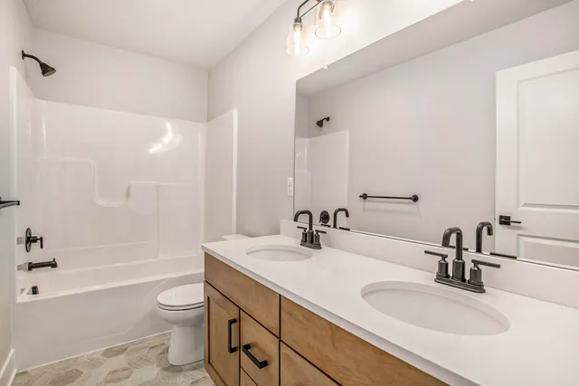 $714,900 | 5479 Ada Drive Southeast, Ada, MI 49301