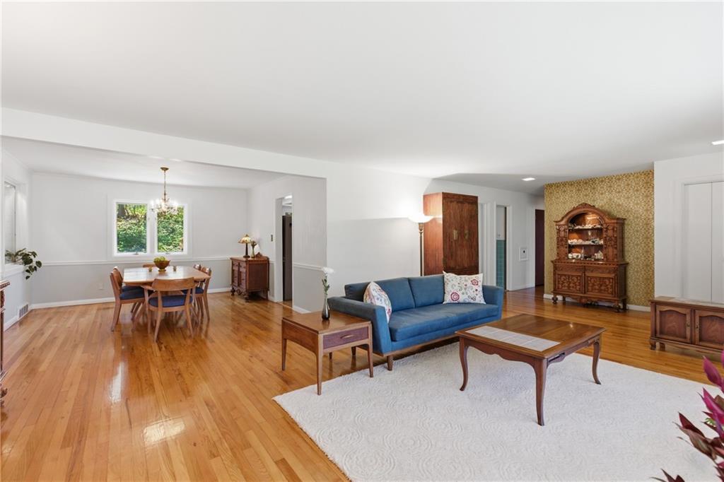 90 Dietrich Road Pittsburgh, PA 15238 - Photo 11 of 36 Living Room