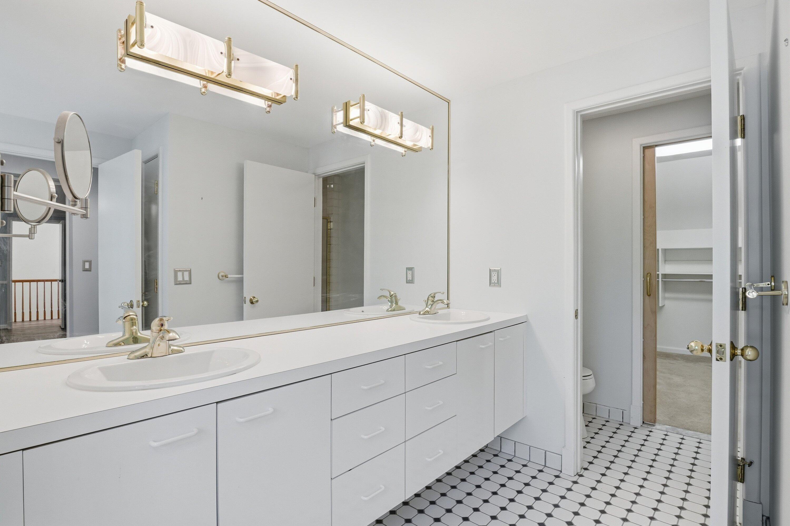 700 Avon Road Ann Arbor, MI 48104 - Photo 18 of 33 Primary Bath
