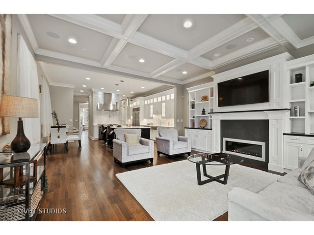 1324 West Melrose Street Chicago, IL 60657 - Photo 7 of 20 a living room with furniture flat screen tv and a fireplace
