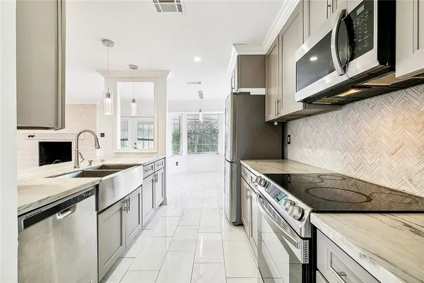 $2,800 | 4112 Lake Trail Drive, Kenner, LA 70065