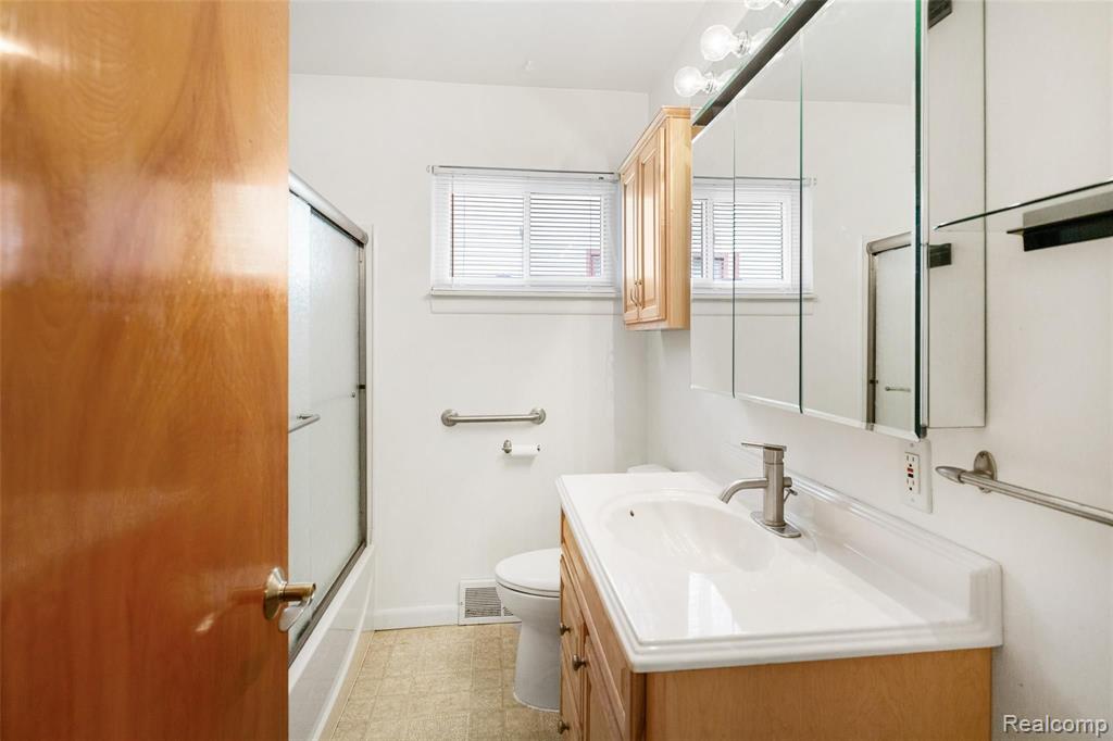 3009 Harvard Road Royal Oak, MI 48073 - Photo 7 of 19