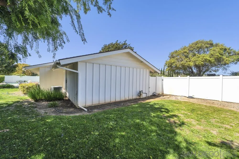 3563 Oak Cliff Drive Fallbrook, CA 92028 - Photo 31 of 43 a view of a backyard of the house