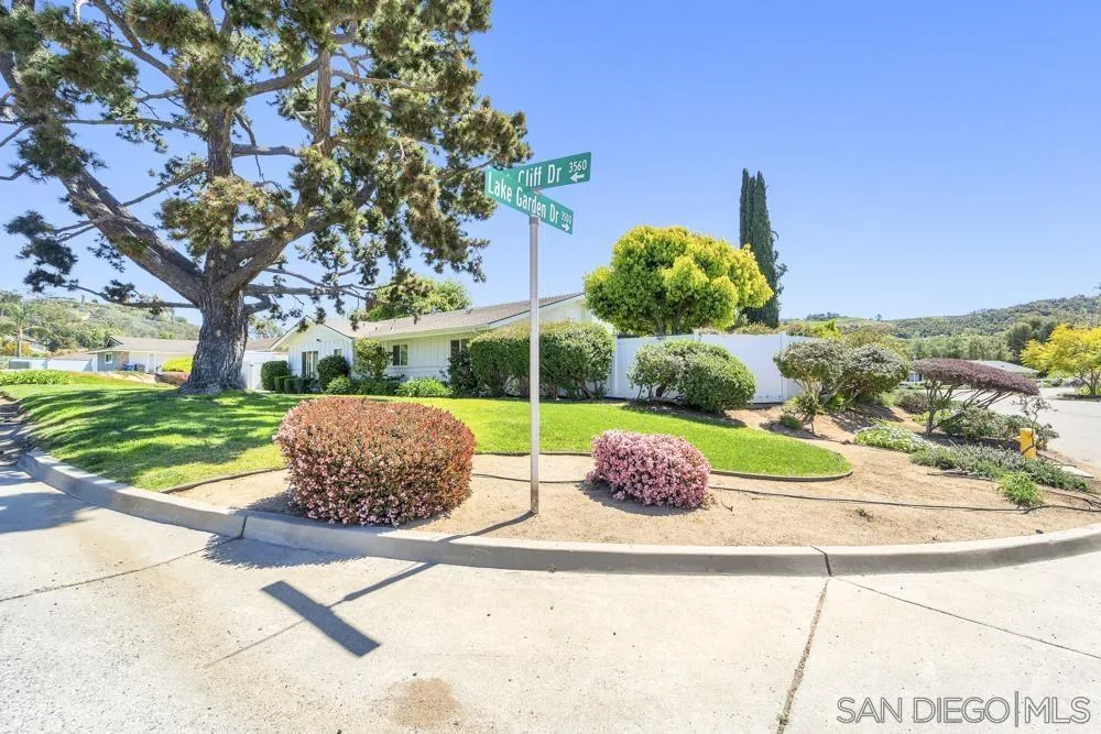3563 Oak Cliff Drive Fallbrook, CA 92028 - Photo 38 of 43 a garden view with a outdoor space