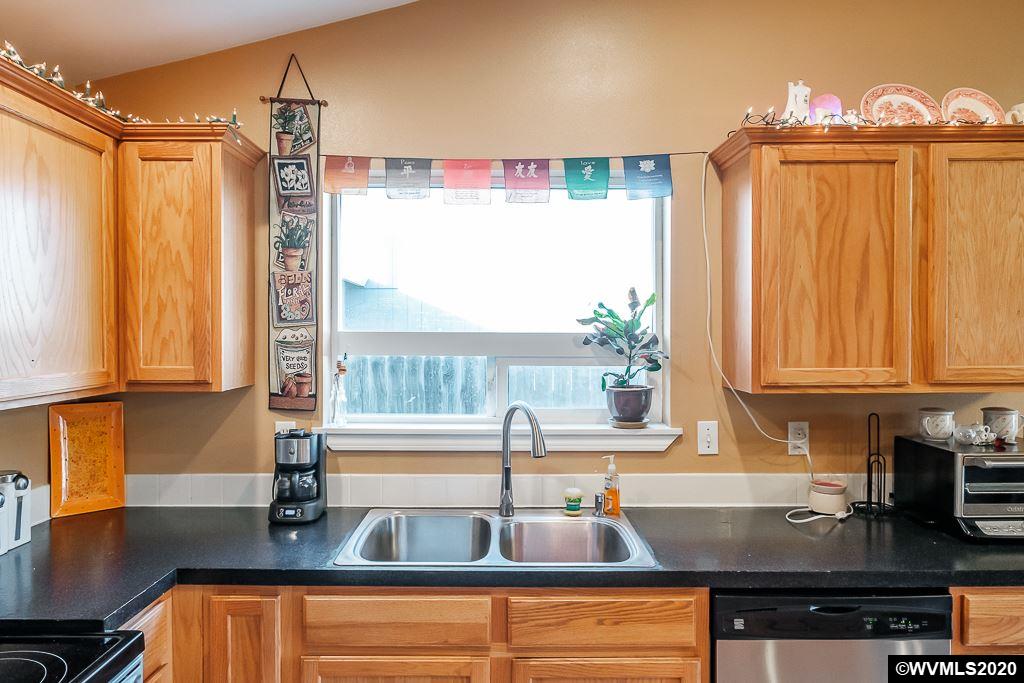 2477 Boston Street Southeast Albany, OR 97322 - Photo 5 of 35