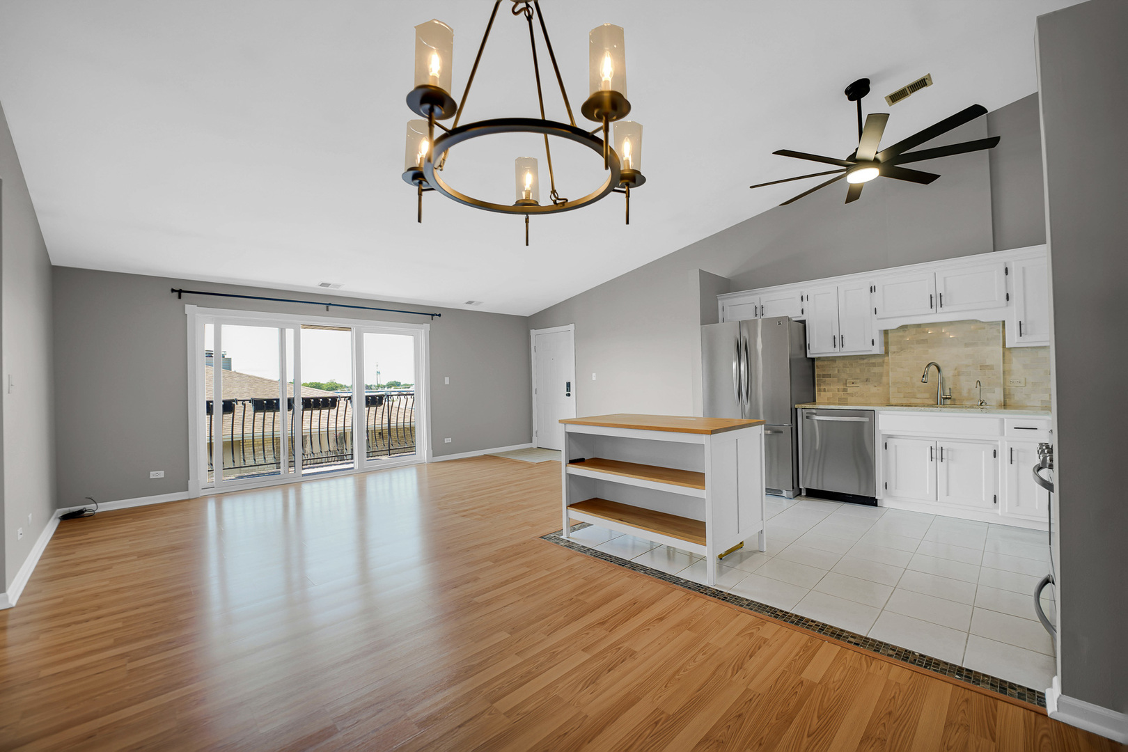 6264 South Gullikson Road, Unit 4A Chicago, IL 60638 - Photo 9 of 24