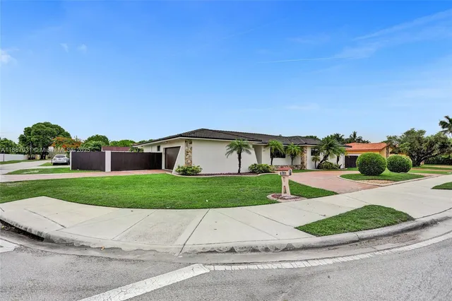 $1,950,000 | 6201 Southwest 107th Avenue, Miami, FL 33173