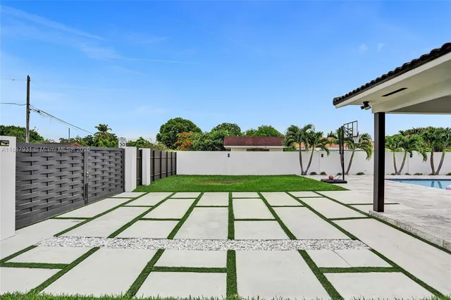 $1,950,000 | 6201 Southwest 107th Avenue, Miami, FL 33173