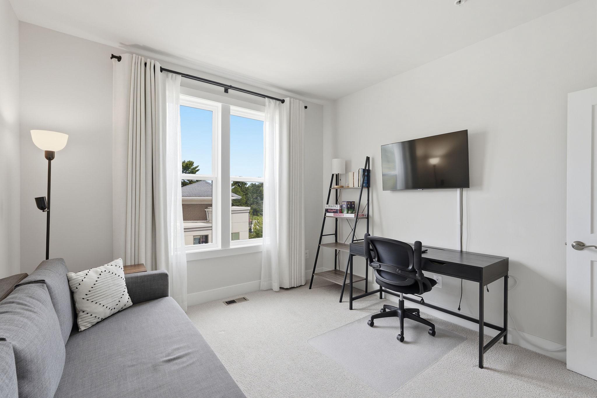 1702 Bandit Loop, Unit 19B Reston, VA 20190 - Photo 10 of 31 Guest room, office, or flex space.