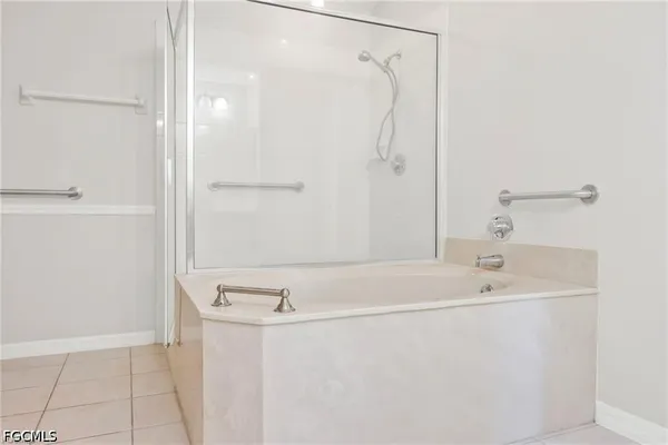 $2,500 | 14819 Laguna Drive, Unit 403, Fort Myers, FL 33908