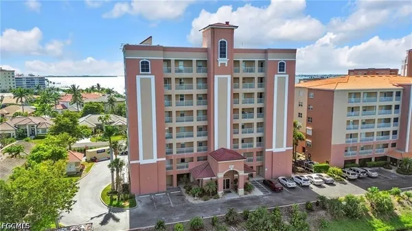 $2,500 | 14819 Laguna Drive, Unit 403, Fort Myers, FL 33908