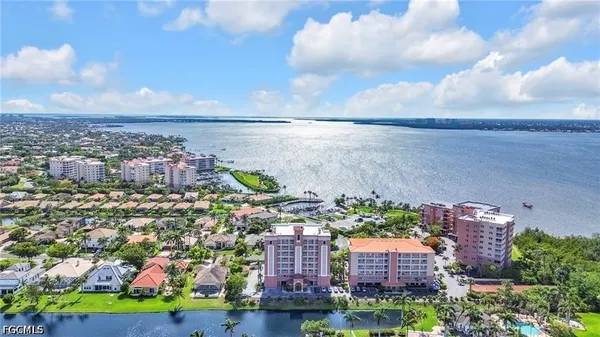 $2,500 | 14819 Laguna Drive, Unit 403, Fort Myers, FL 33908