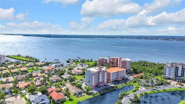 $2,500 | 14819 Laguna Drive, Unit 403, Fort Myers, FL 33908