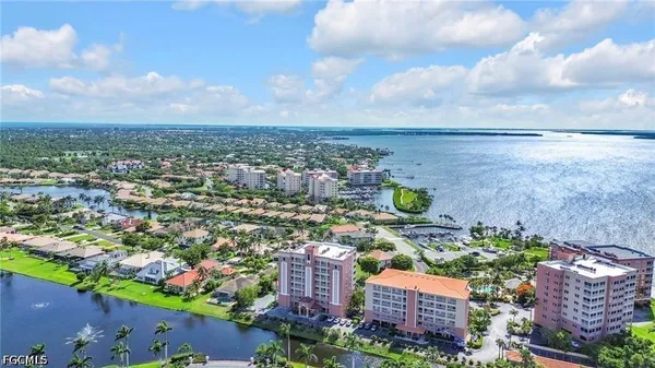 $2,500 | 14819 Laguna Drive, Unit 403, Fort Myers, FL 33908