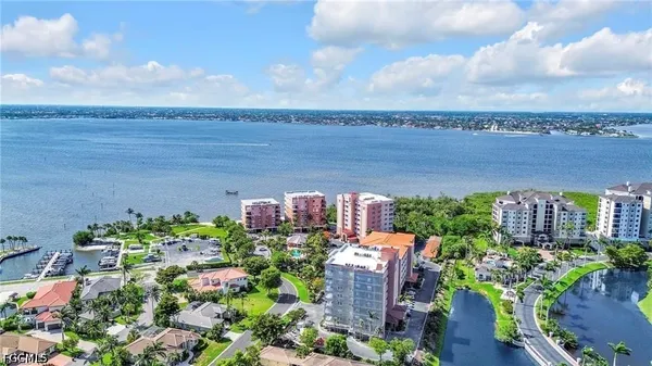 $2,500 | 14819 Laguna Drive, Unit 403, Fort Myers, FL 33908