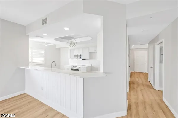 $2,500 | 14819 Laguna Drive, Unit 403, Fort Myers, FL 33908