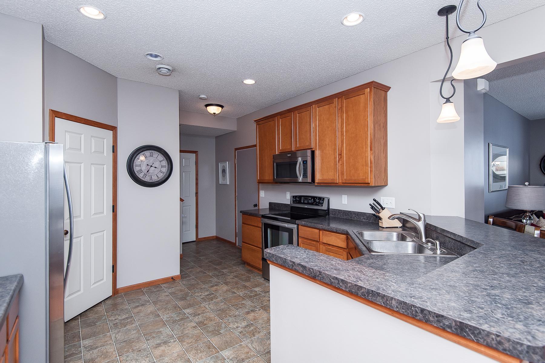 228 Emory Lane Southeast Rochester, MN 55904 - Photo 4 of 30