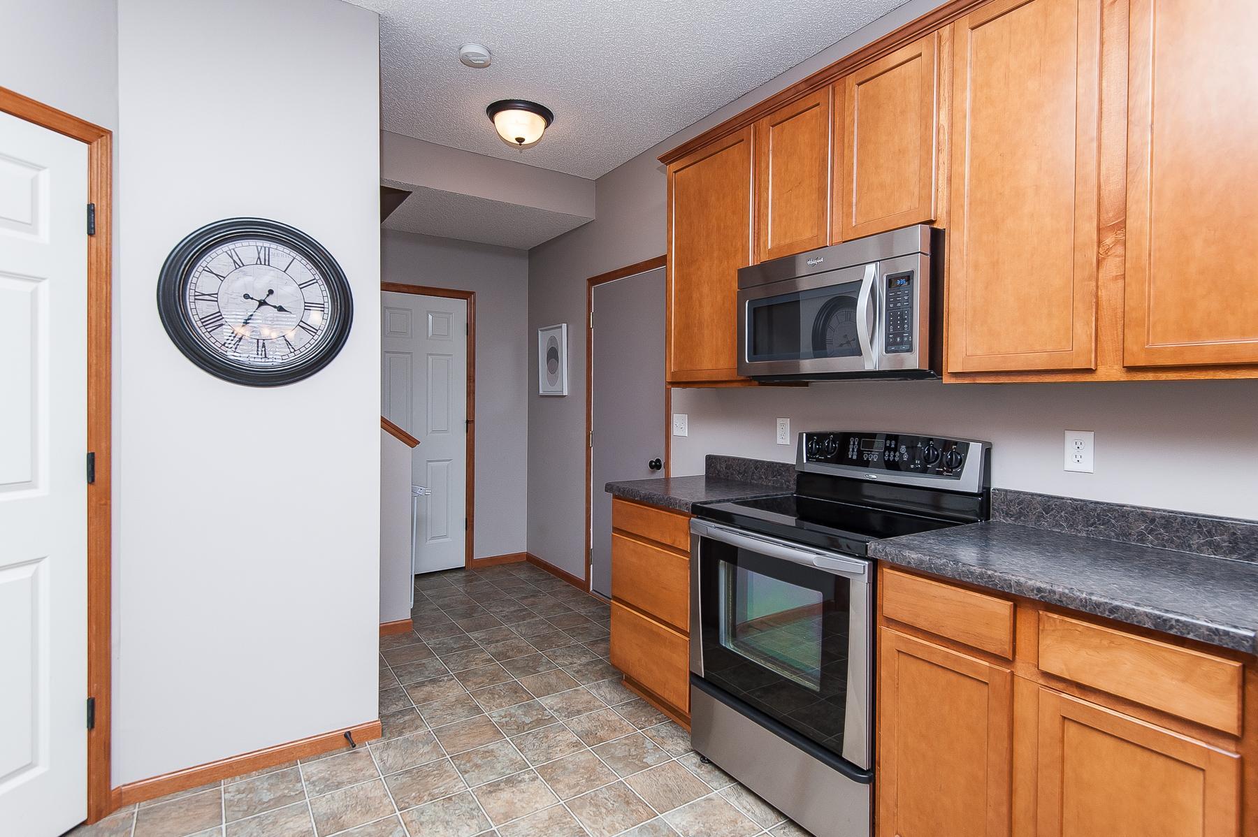 228 Emory Lane Southeast Rochester, MN 55904 - Photo 5 of 30