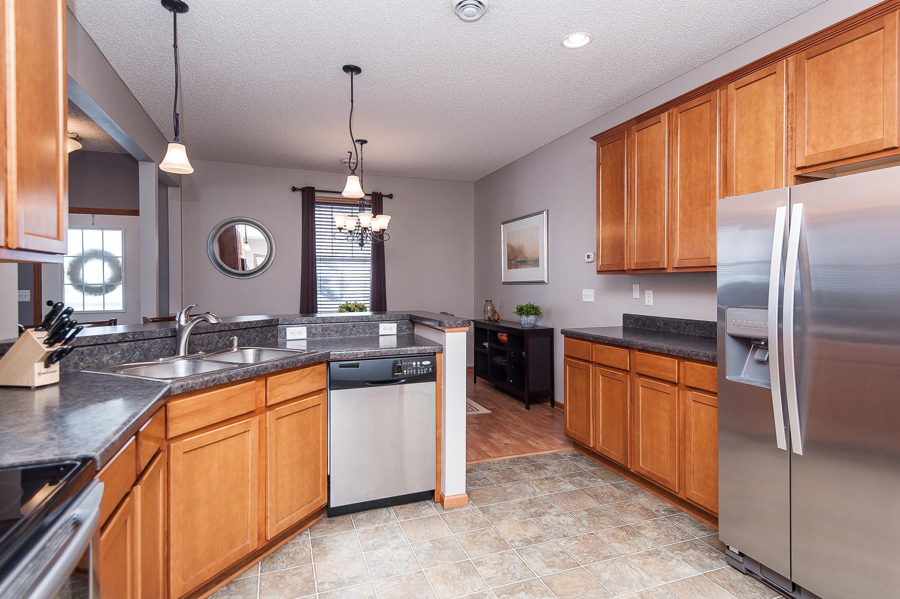 228 Emory Lane Southeast Rochester, MN 55904 - Photo 6 of 30