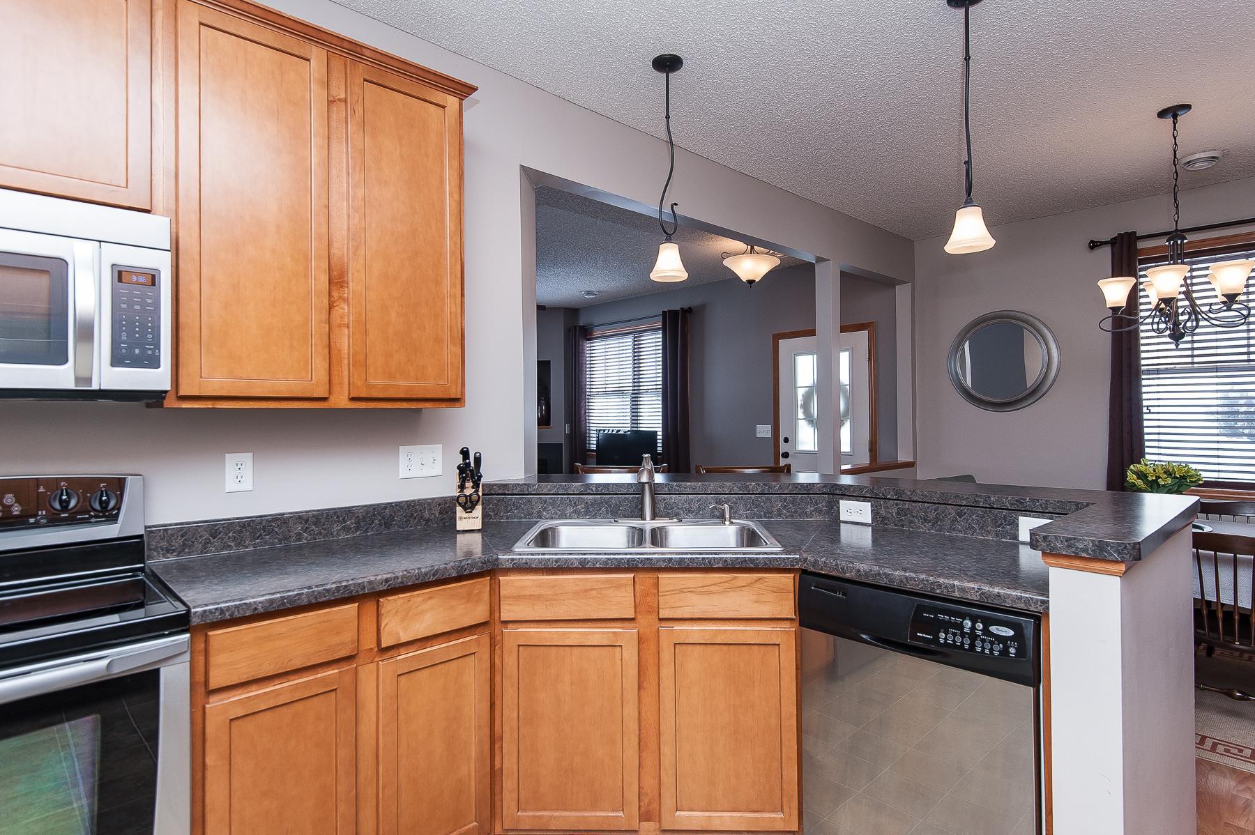 228 Emory Lane Southeast Rochester, MN 55904 - Photo 7 of 30