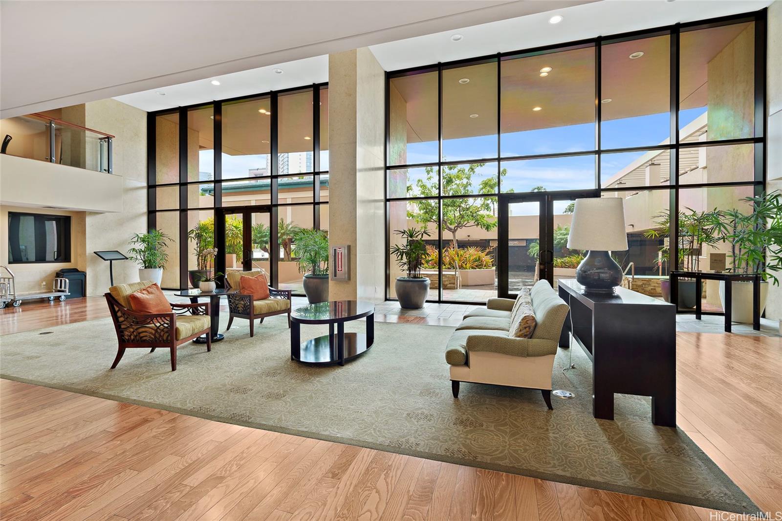 600 Queen Street, Unit 612 Honolulu, HI 96813 - Photo 14 of 25 Secured lobby entrance