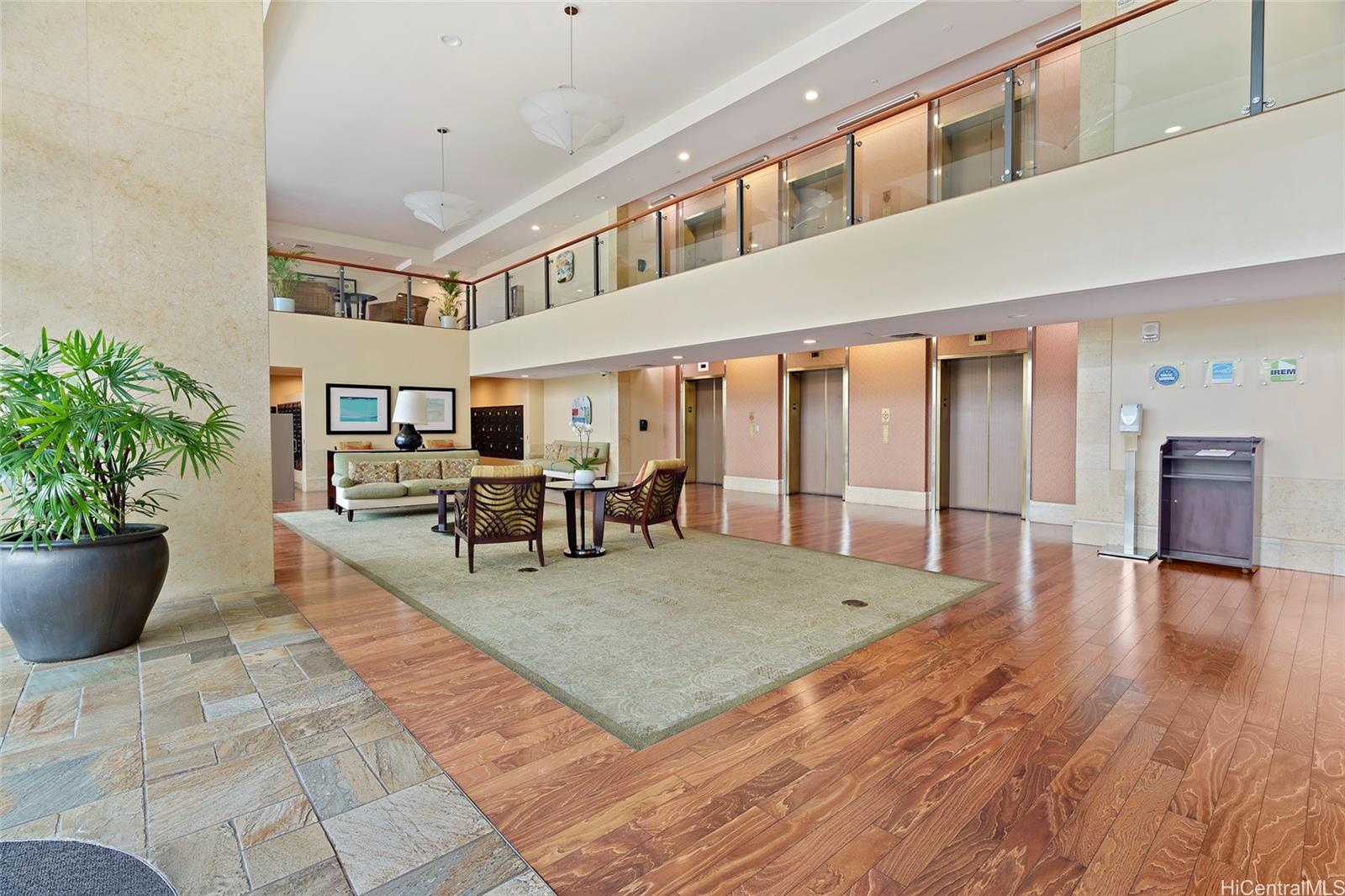 600 Queen Street, Unit 612 Honolulu, HI 96813 - Photo 15 of 25 Secured lobby with on-site security and management office