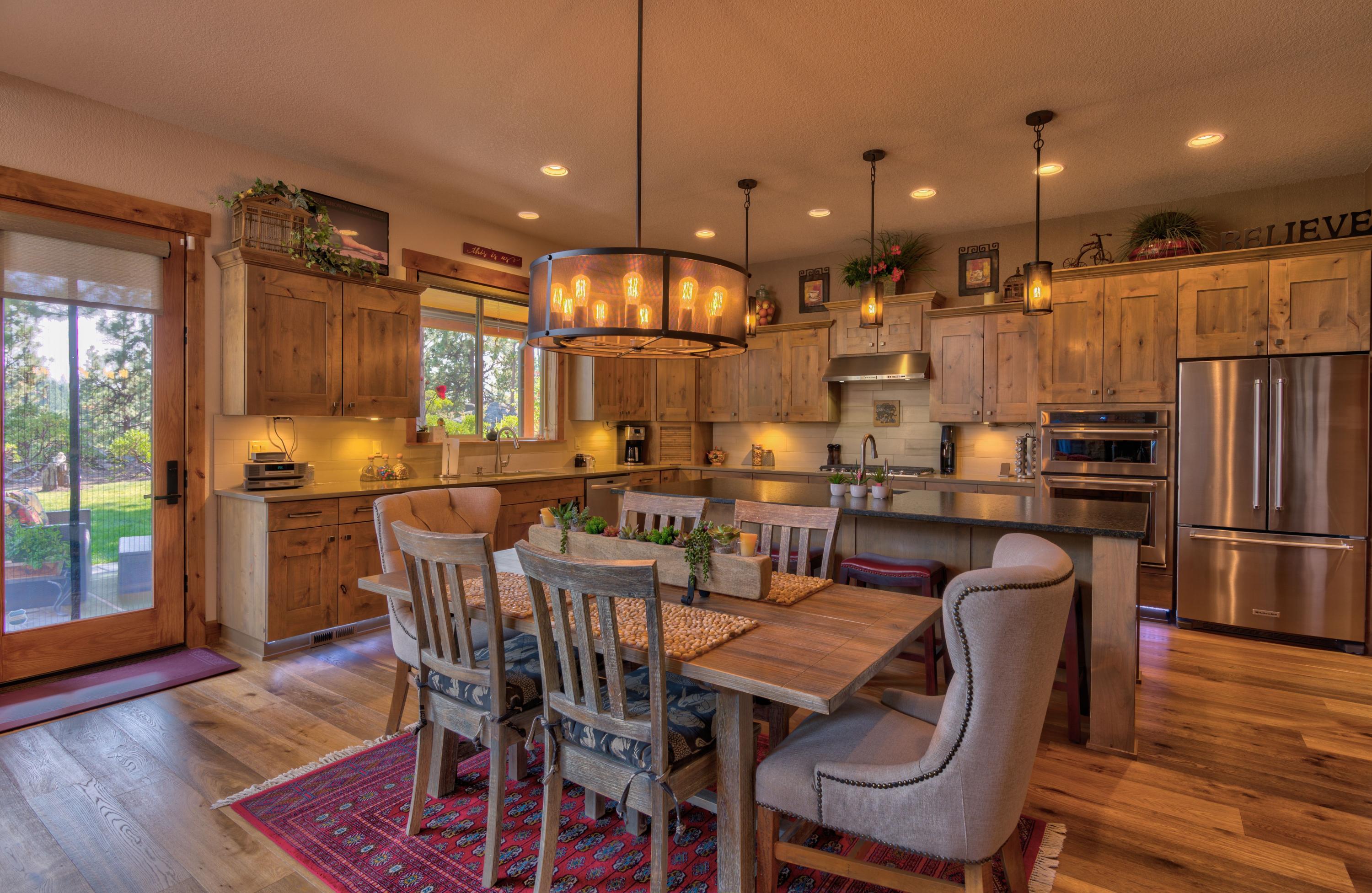60444 Snap Shot Loop Bend, OR 97702 - Photo 2 of 38 Dining area