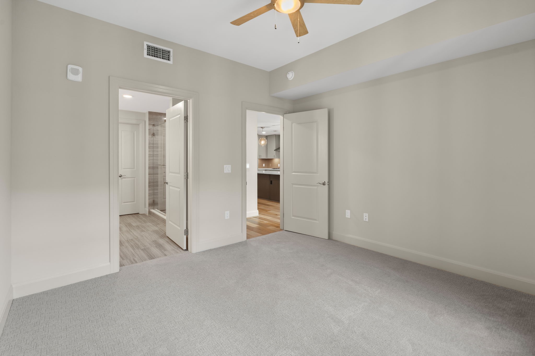 2511 Willowick Road, Unit 551 Houston, TX 77027 - Photo 14 of 45 an empty room with closet and a chandelier fan